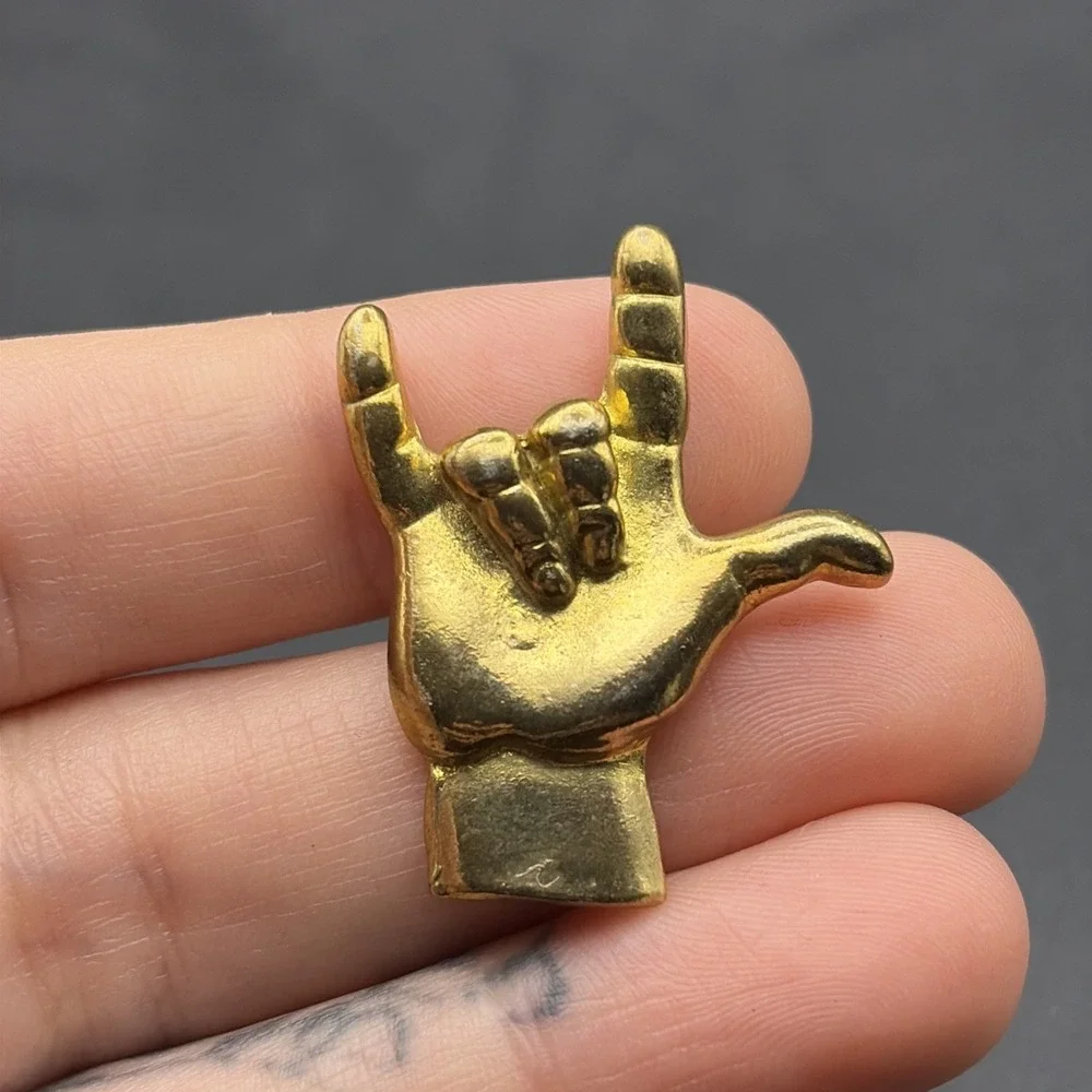 Vintage ASL Sign Language I Love You Hand Gold Tone‎ Lapel Hat Pin